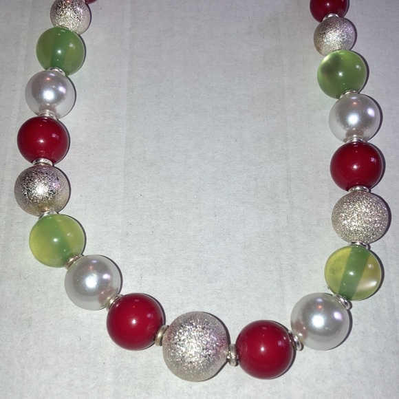 - Costume necklace - Picture 2 of 3